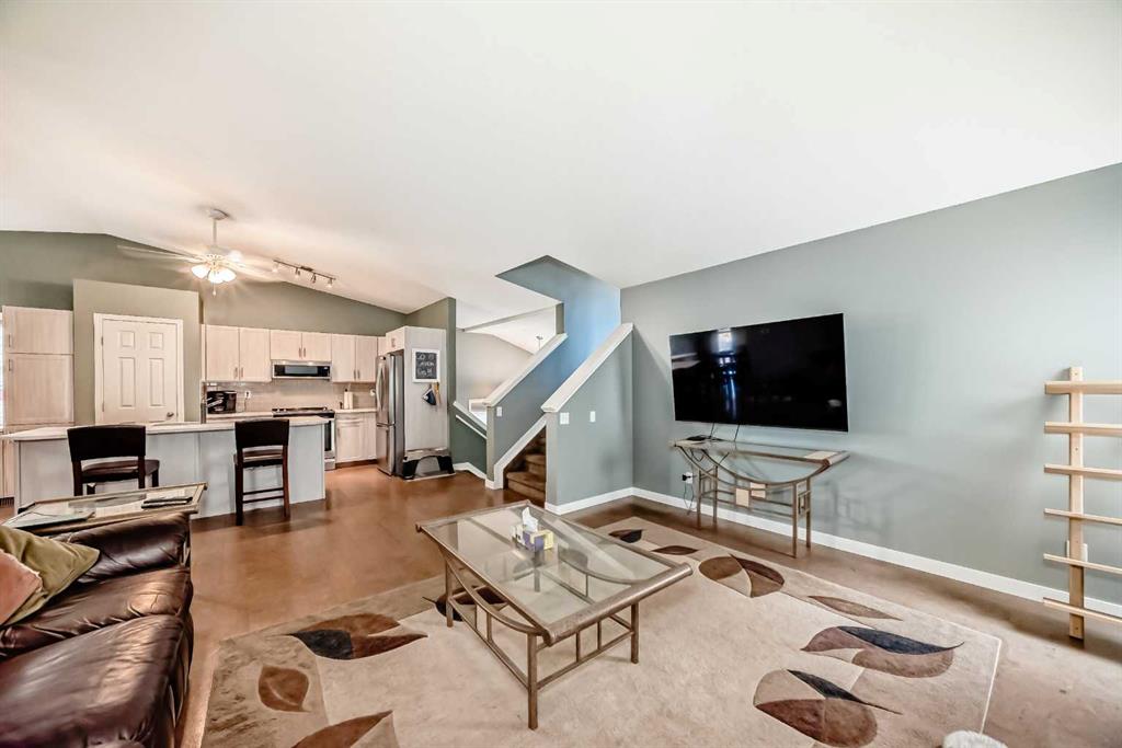 Picture for 26 Copperfield View SE https://www.cirrealty.ca/reb/creb/41/A2264641_16.jpg