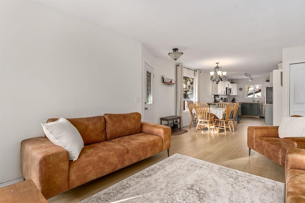 Picture for 17 Aster Place SE