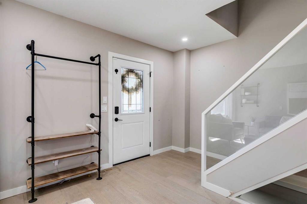 Picture for 232 15 Avenue NW