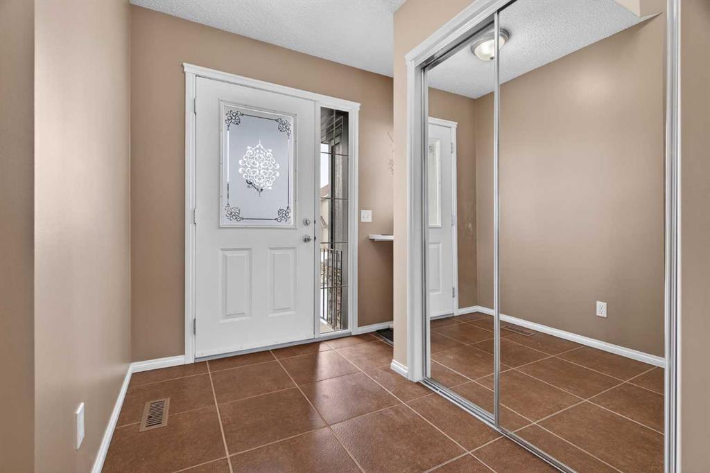 Picture for 7 Cougar Ridge Bay SW