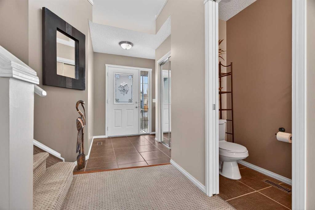 Picture for 7 Cougar Ridge Bay SW