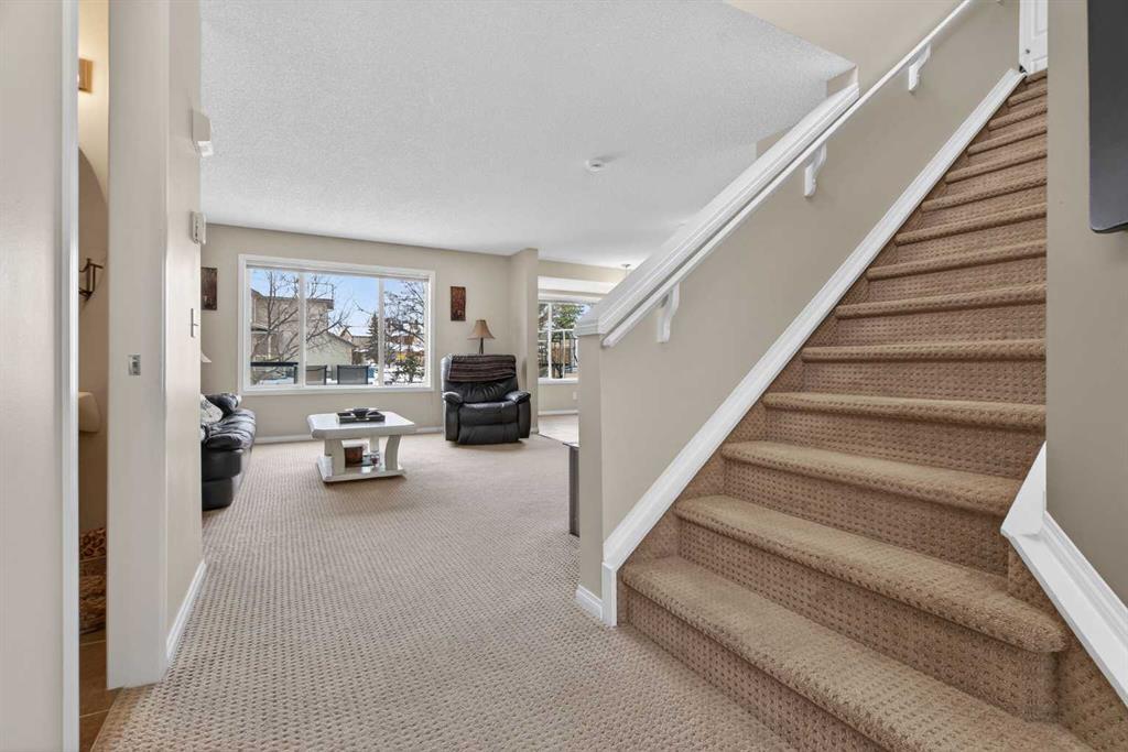 Picture for 7 Cougar Ridge Bay SW