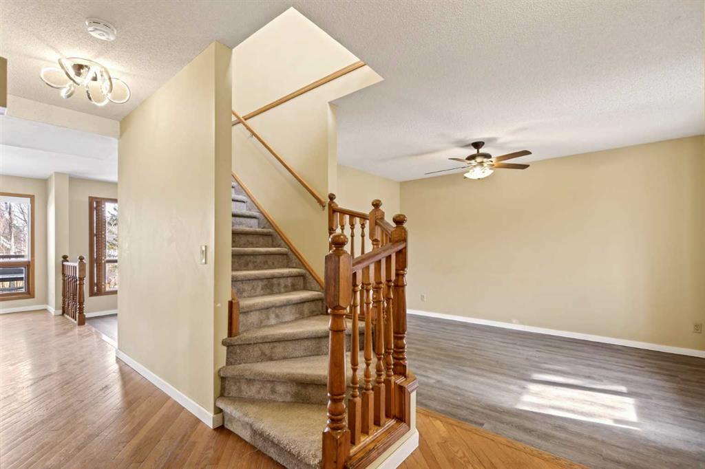 Picture for 84 Rivergreen Crescent SE