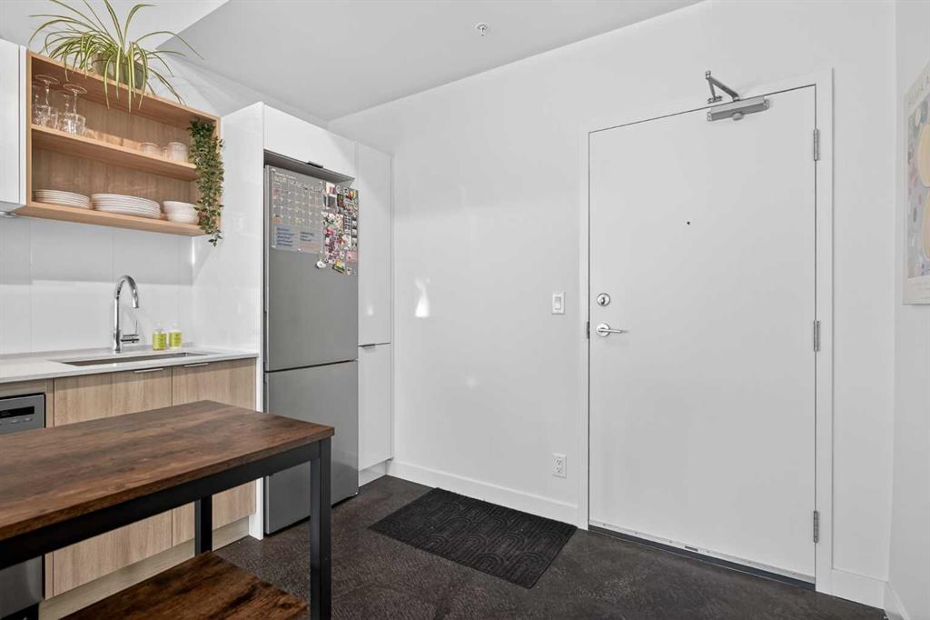 Picture for 203, 1319 14 Avenue SW