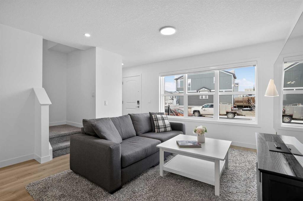 Picture for 12 Heirloom Crescent SE