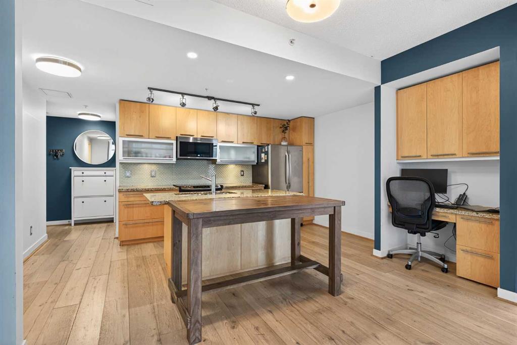 Picture for 1901, 215 13 Avenue SW