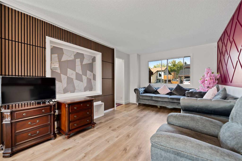 Picture for 40 Pinecliff Close NE