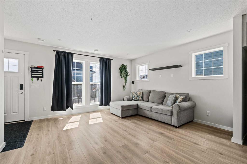 Picture for 463 Cranbrook Square SE