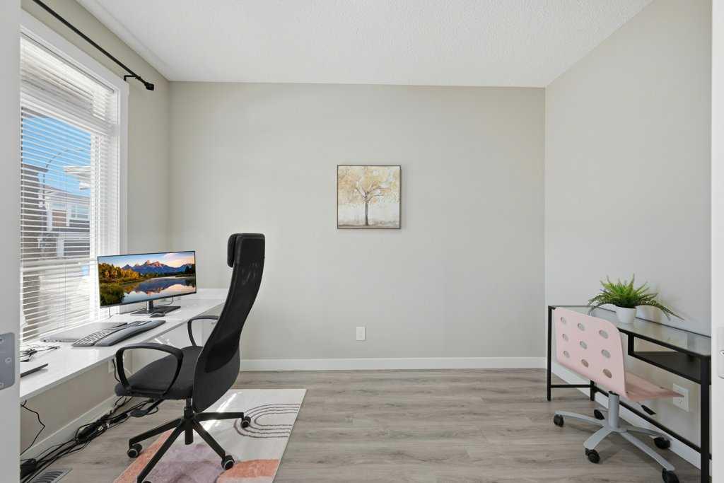 Picture for 75 Howse Crescent NE