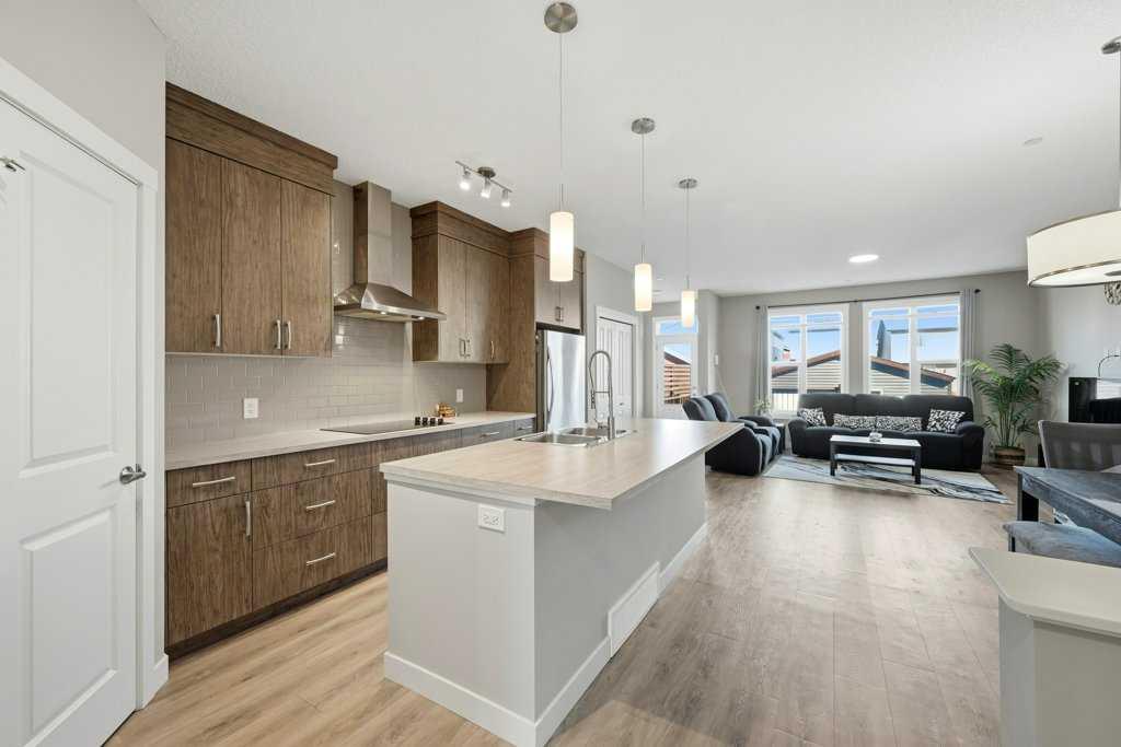 Picture for 75 Howse Crescent NE