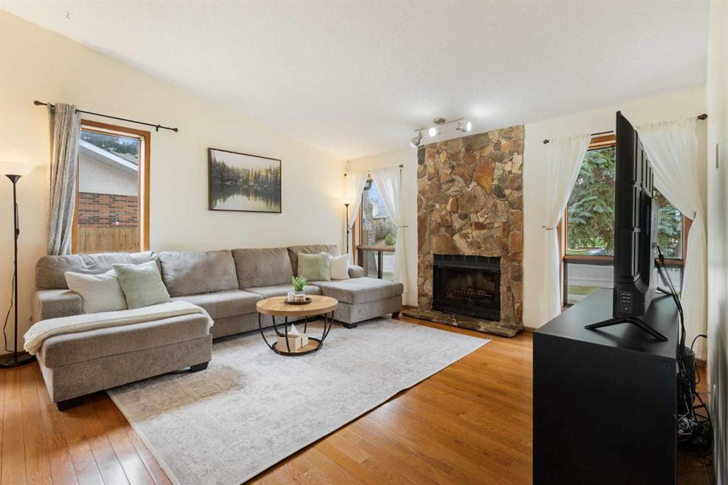 Picture for 112 Woodglen Road SW