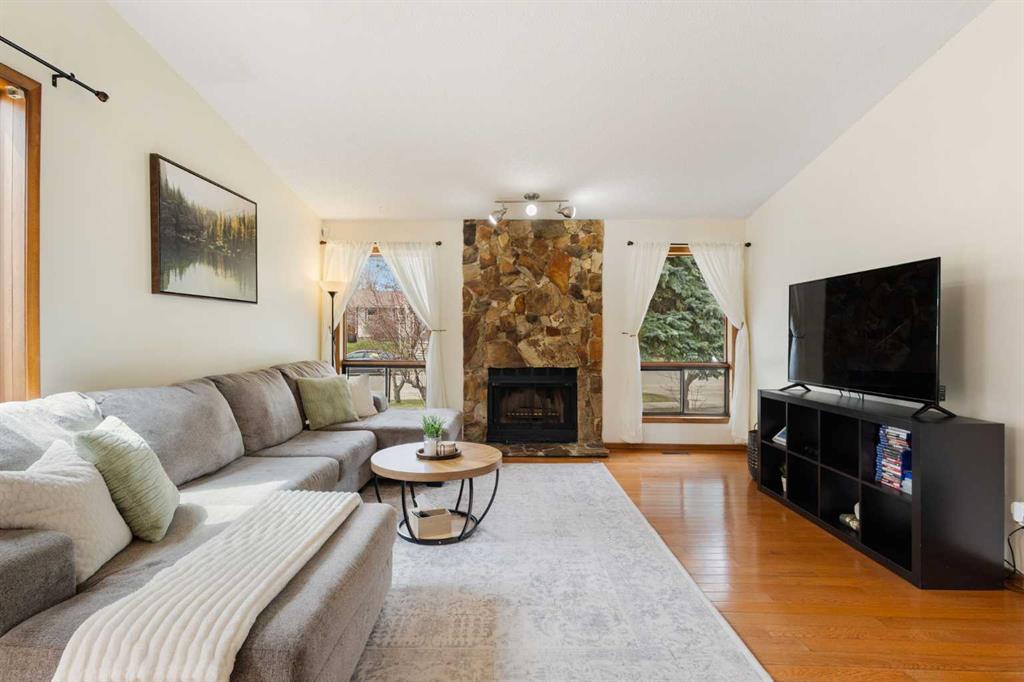 Picture for 112 Woodglen Road SW