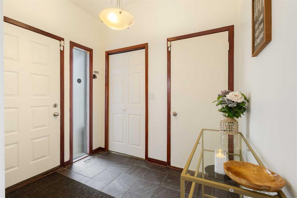 Picture for 112 Woodglen Road SW