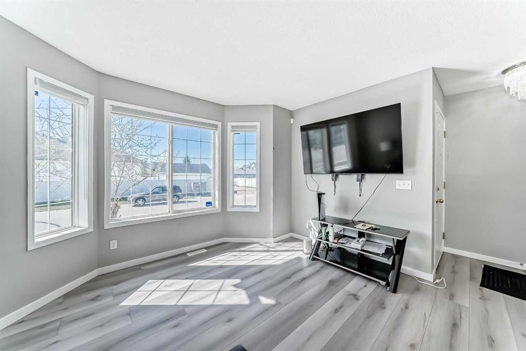 Picture for 111 Martin Crossing Close NE
