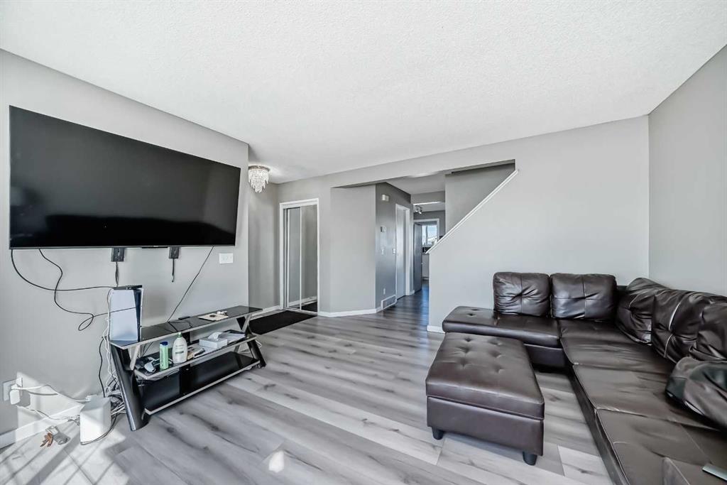 Picture for 111 Martin Crossing Close NE