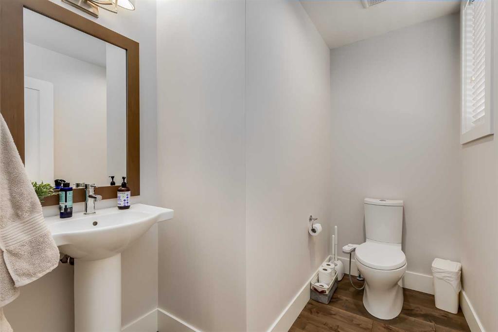 Picture for 104A, 1101 Three Sisters Parkway  https://www.cirrealty.ca/reb/creb/42/A2265242_11.jpg