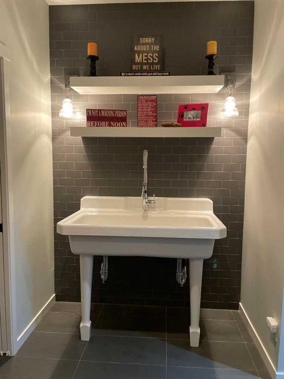Picture for 219 River Heights Green S https://www.cirrealty.ca/reb/creb/42/A2265442_14.jpg