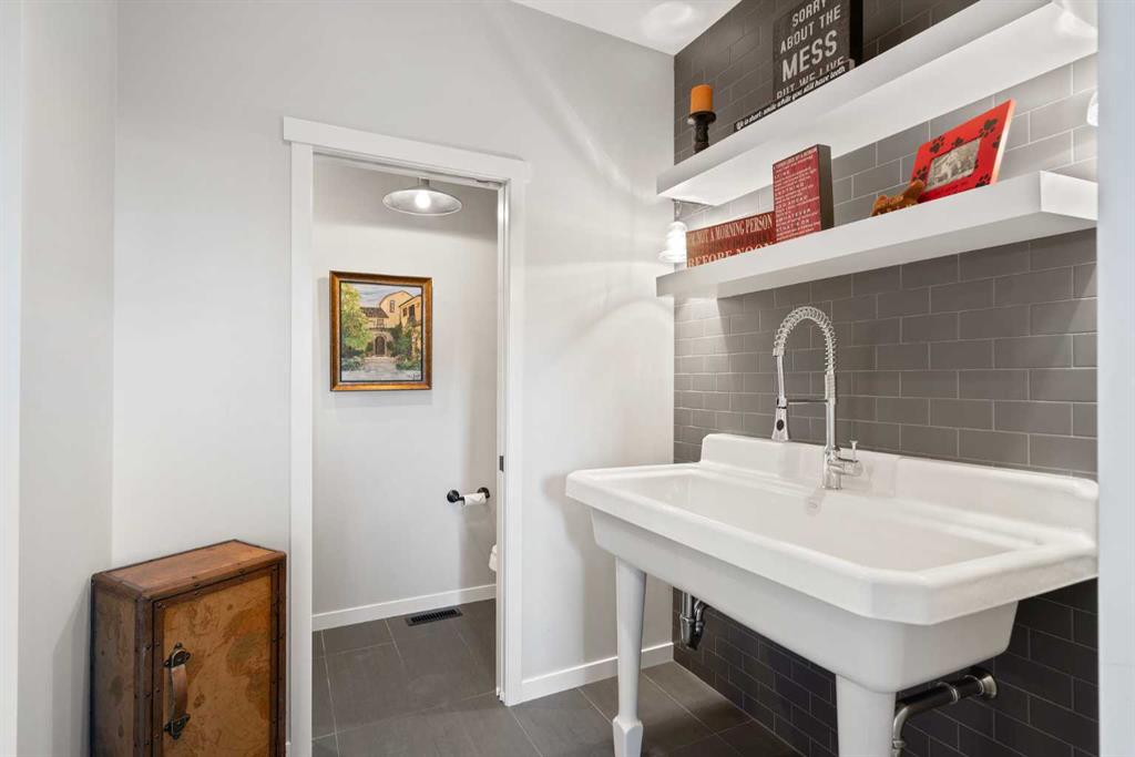 Picture for 219 River Heights Green S https://www.cirrealty.ca/reb/creb/42/A2265442_15.jpg