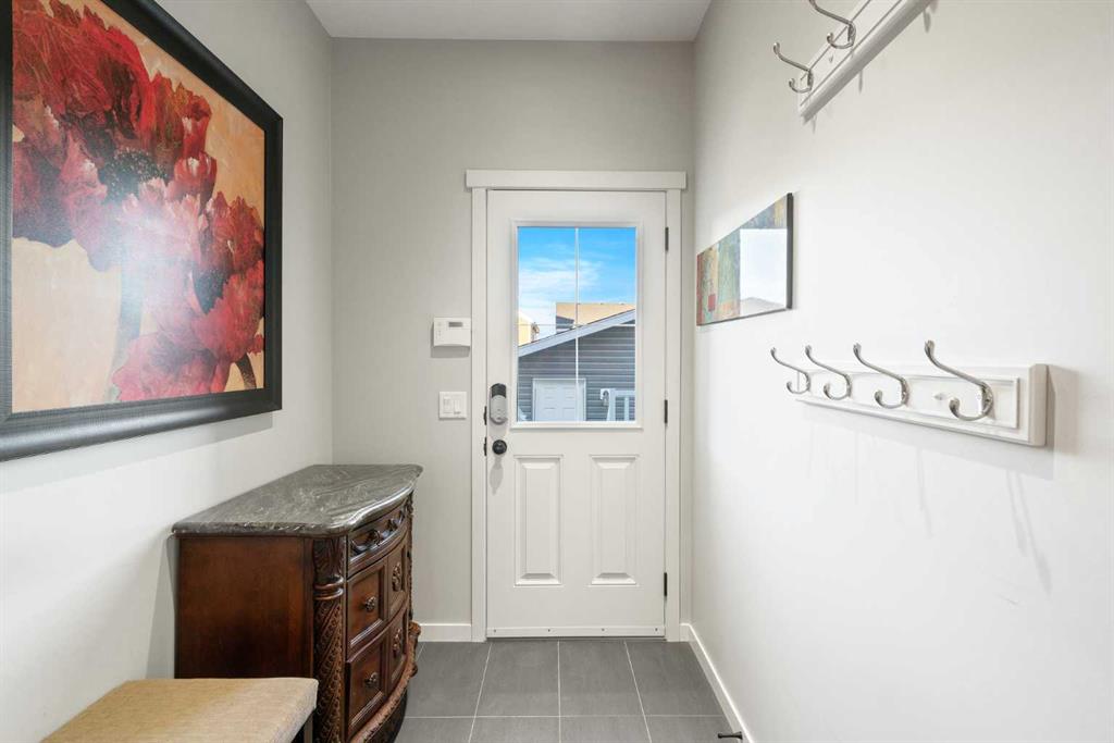 Picture for 219 River Heights Green S https://www.cirrealty.ca/reb/creb/42/A2265442_16.jpg