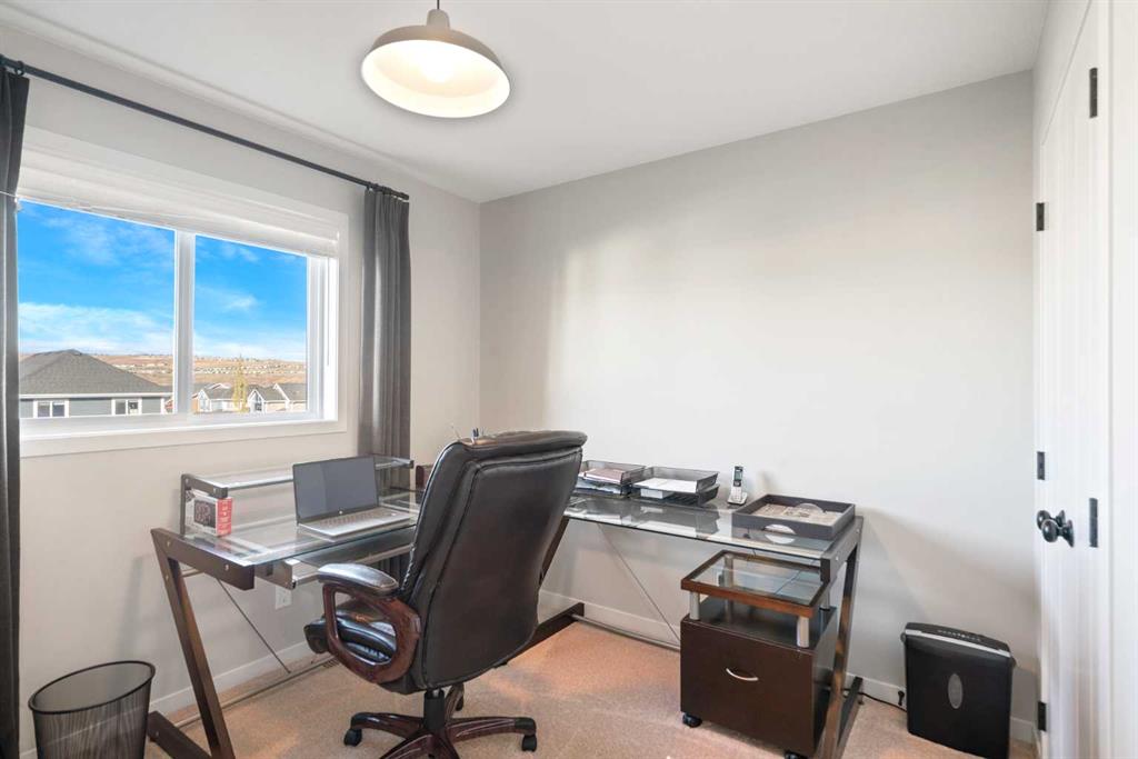 Picture for 219 River Heights Green S https://www.cirrealty.ca/reb/creb/42/A2265442_22.jpg