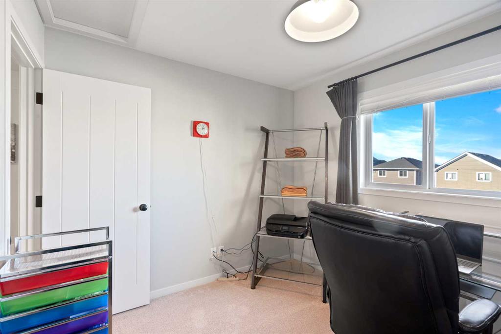 Picture for 219 River Heights Green S https://www.cirrealty.ca/reb/creb/42/A2265442_23.jpg