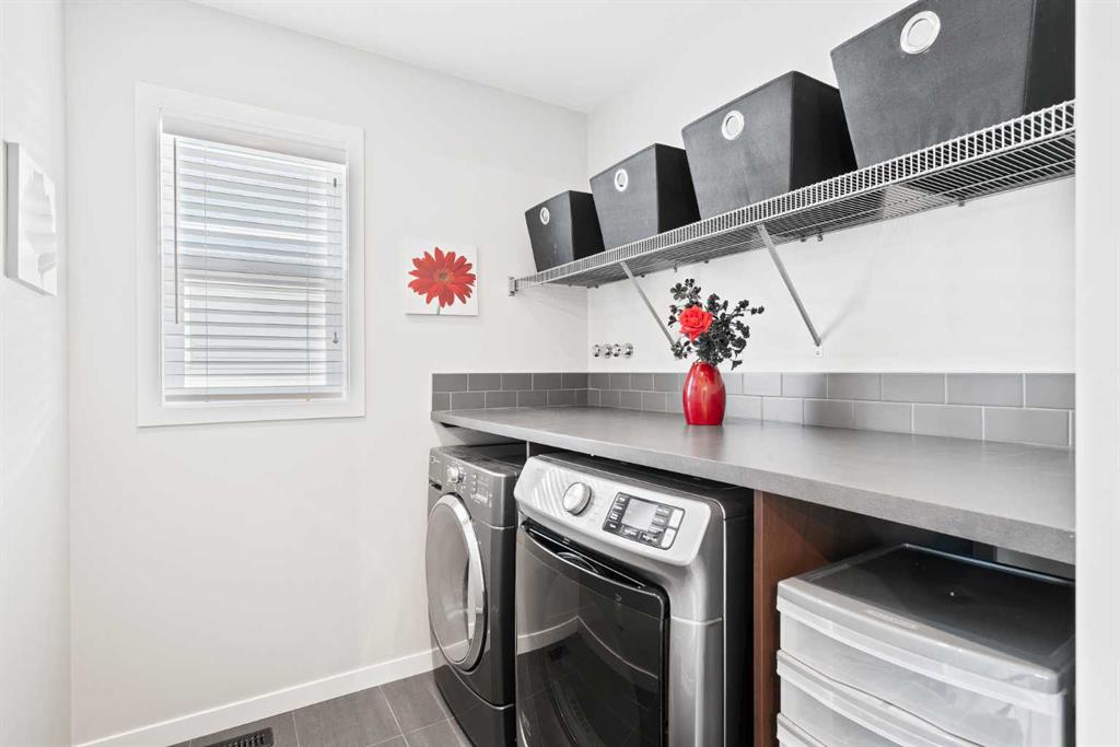 Picture for 219 River Heights Green S https://www.cirrealty.ca/reb/creb/42/A2265442_27.jpg