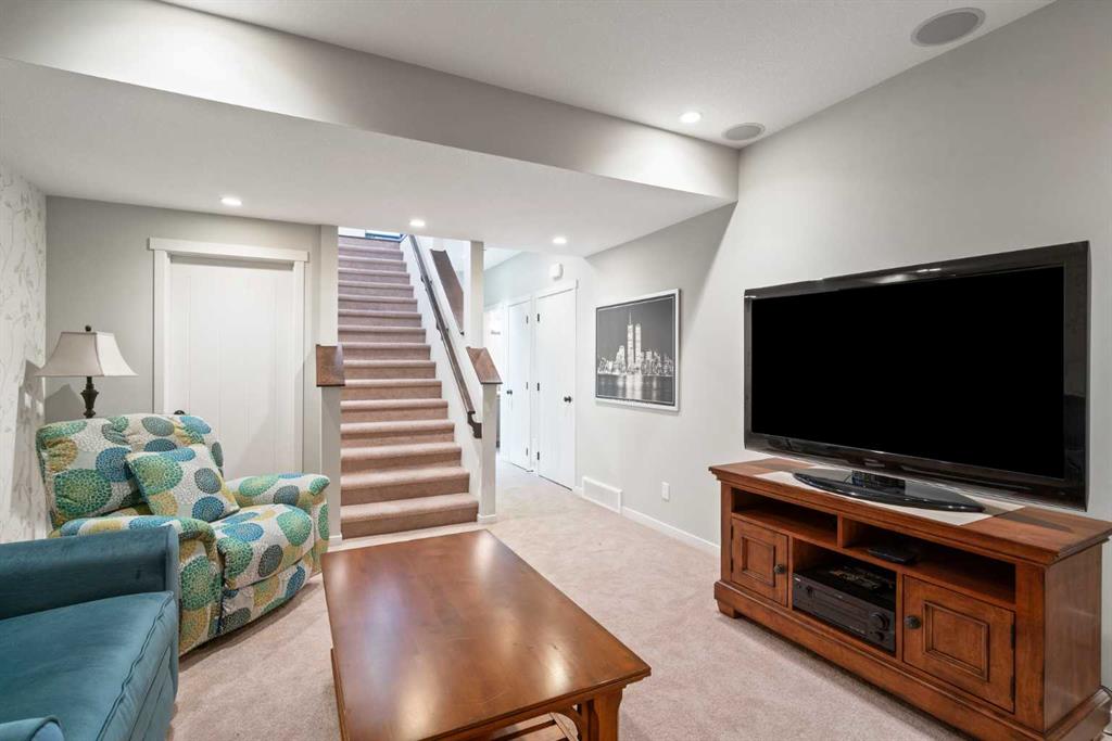 Picture for 219 River Heights Green S https://www.cirrealty.ca/reb/creb/42/A2265442_28.jpg