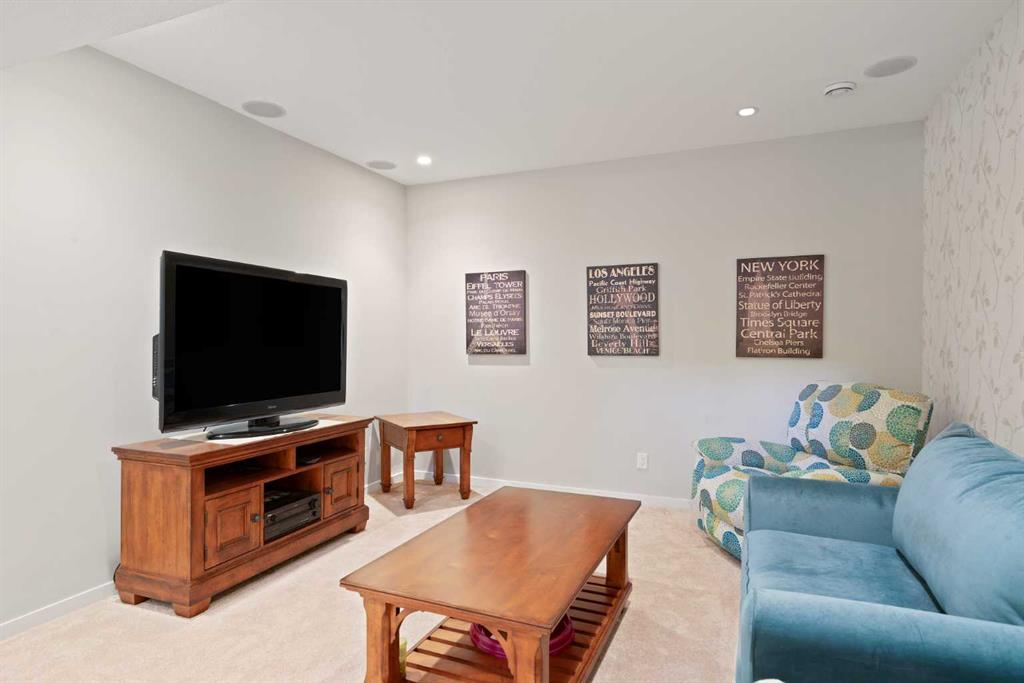Picture for 219 River Heights Green S https://www.cirrealty.ca/reb/creb/42/A2265442_29.jpg