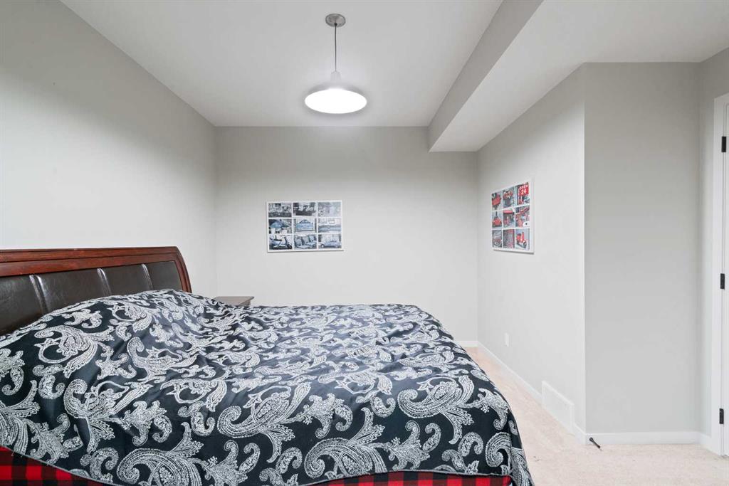 Picture for 219 River Heights Green S https://www.cirrealty.ca/reb/creb/42/A2265442_32.jpg