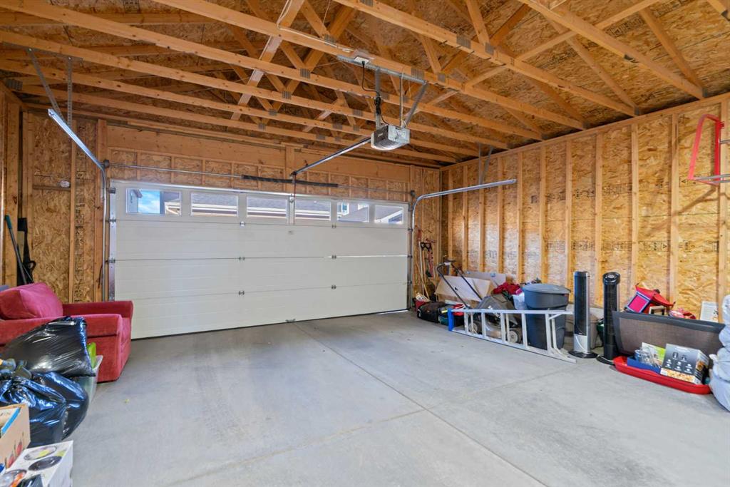 Picture for 219 River Heights Green S https://www.cirrealty.ca/reb/creb/42/A2265442_35.jpg