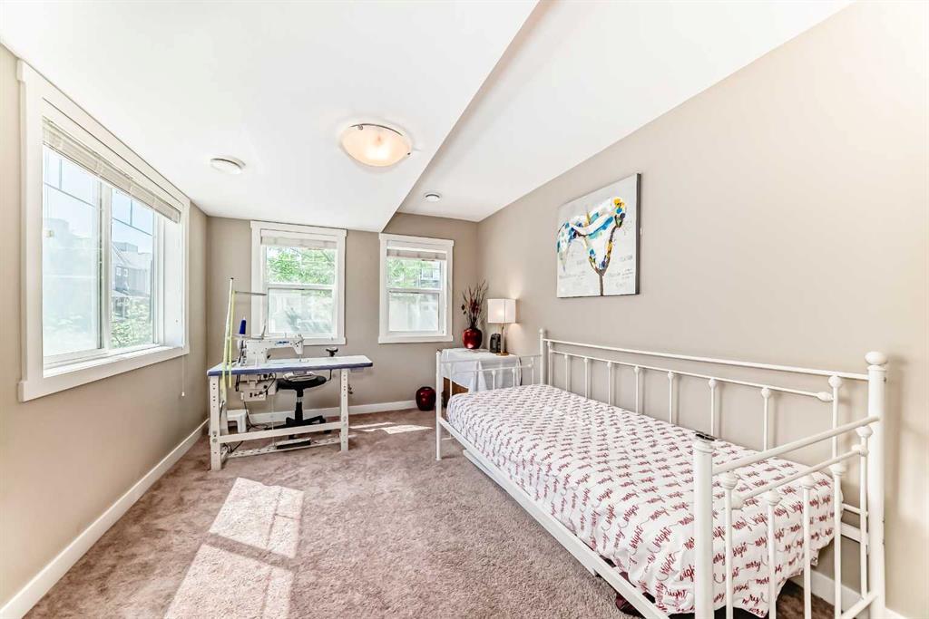 Picture for 824 Skyview Ranch Grove NE