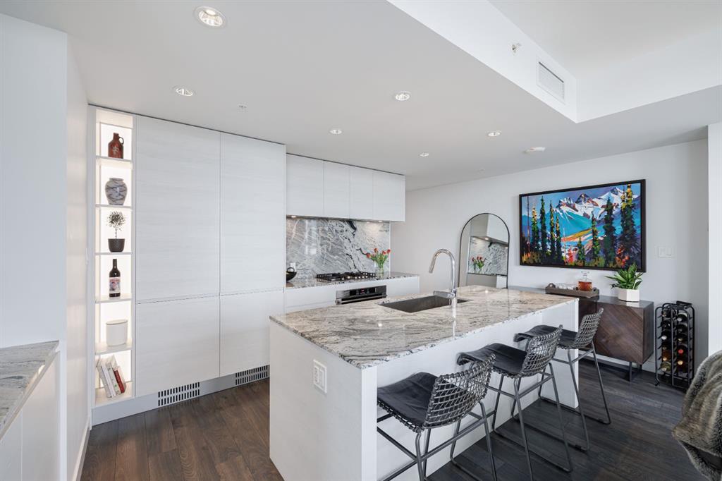 Picture for 1608, 310 12 Avenue SW