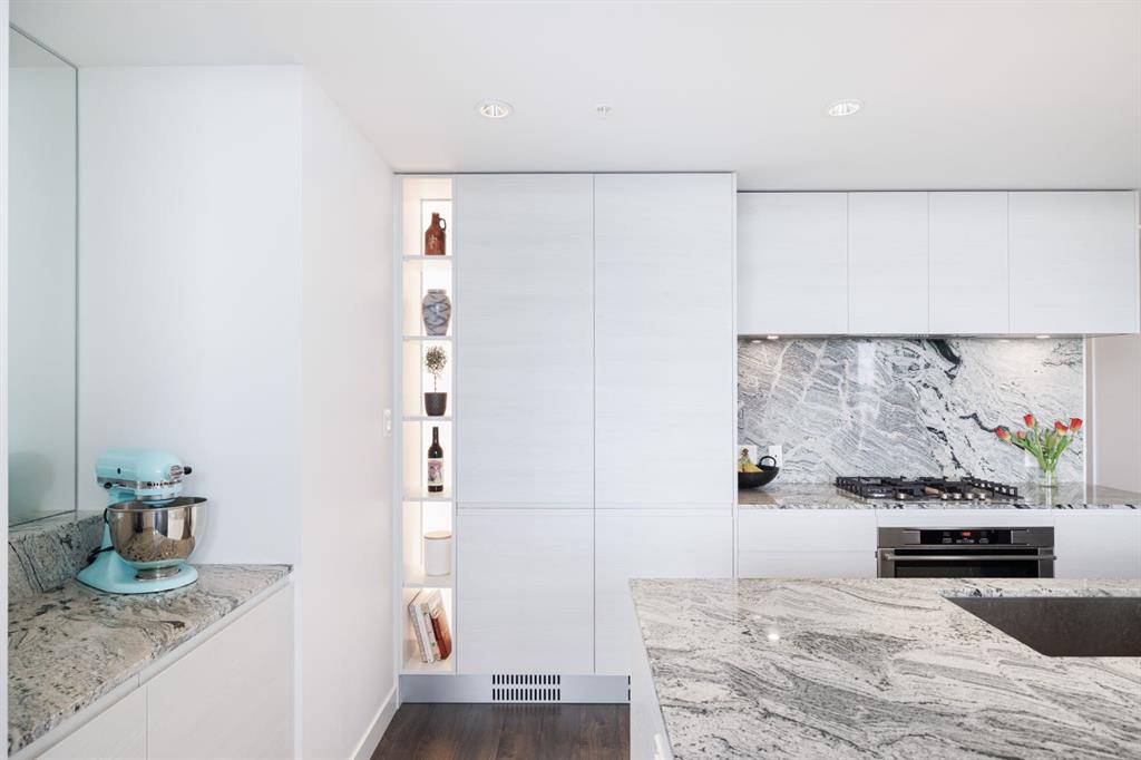 Picture for 1608, 310 12 Avenue SW