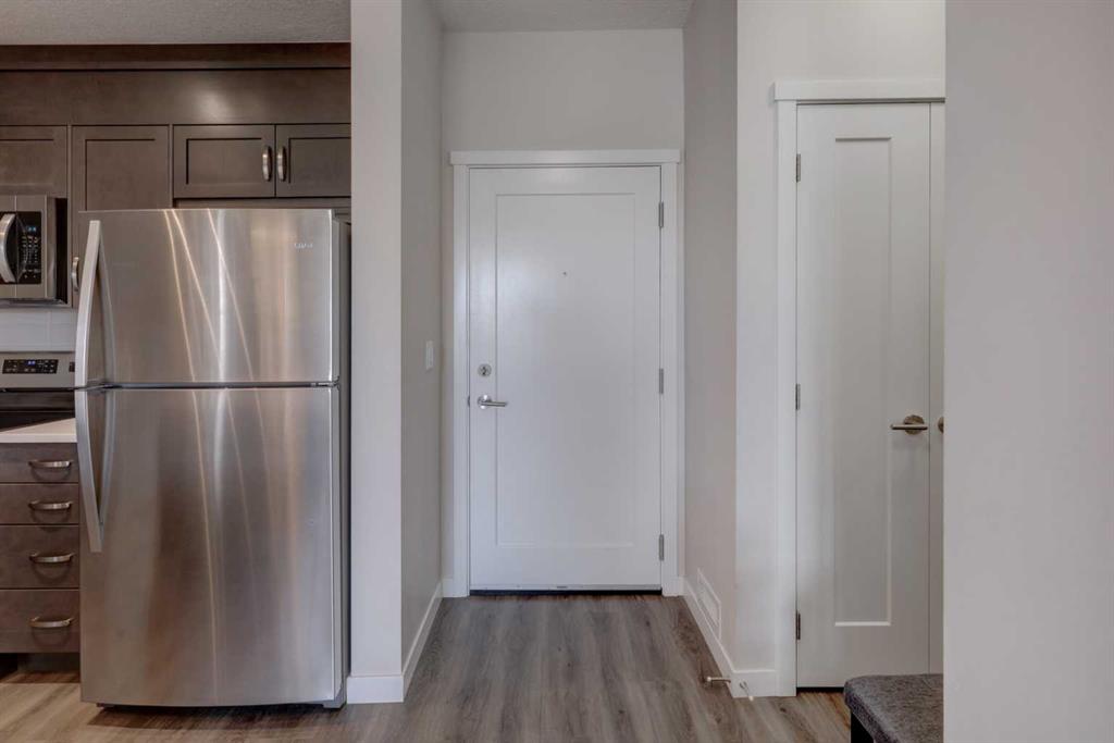 Picture for 410, 30 Shawnee Common SW