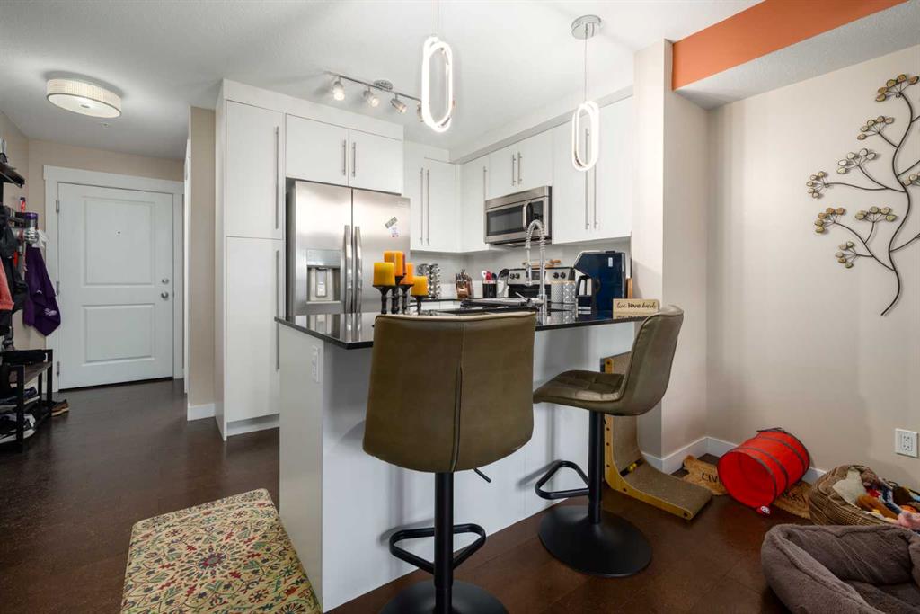 Picture for 2105, 11 Mahogany Row SE