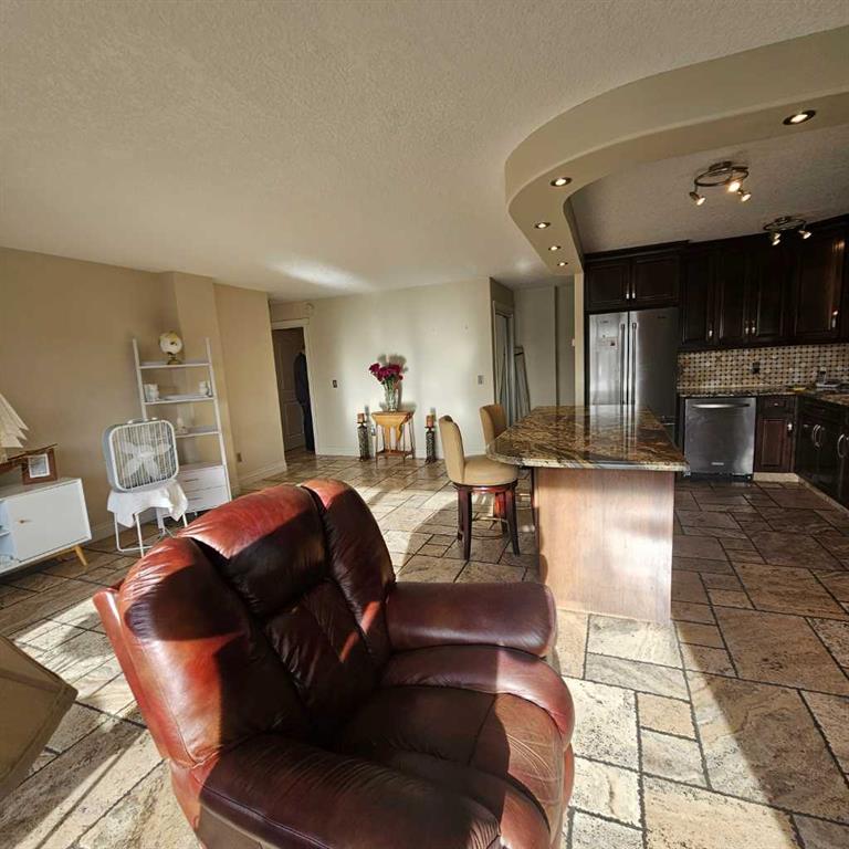 Picture for 410, 521 57 Avenue SW