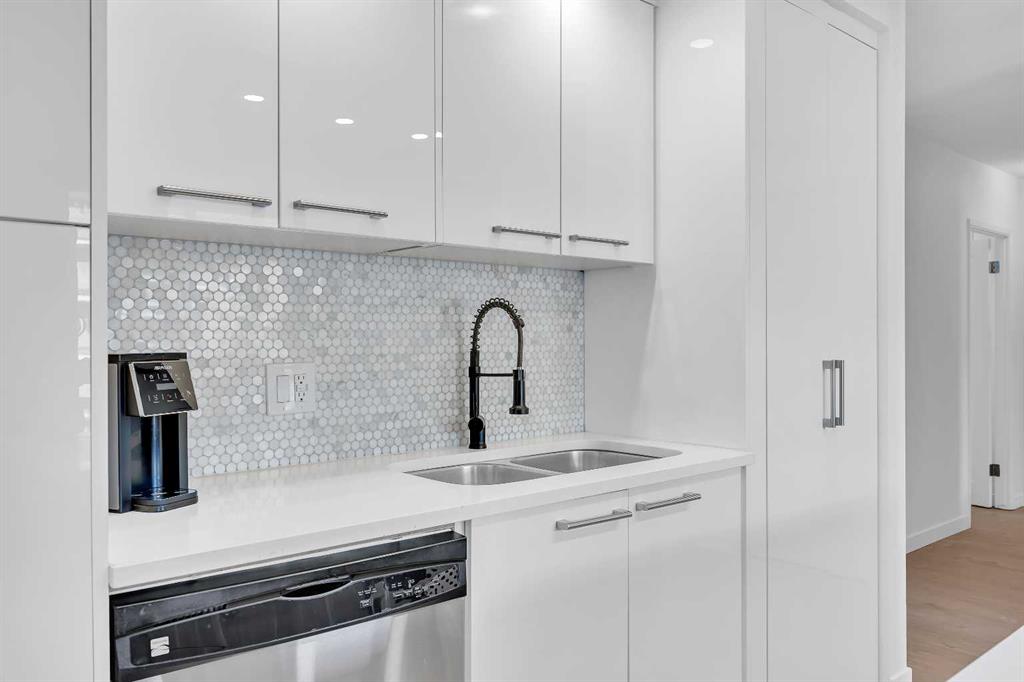 Picture for 701, 1111 15 Avenue SW