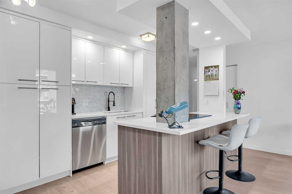 Picture for 701, 1111 15 Avenue SW