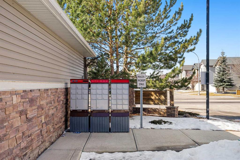 Picture for 203, 102 Cranberry Park SE