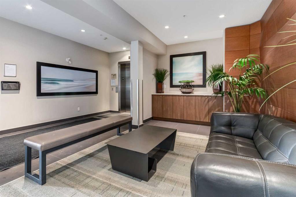 Picture for 121, 402 Marquis Lane SE