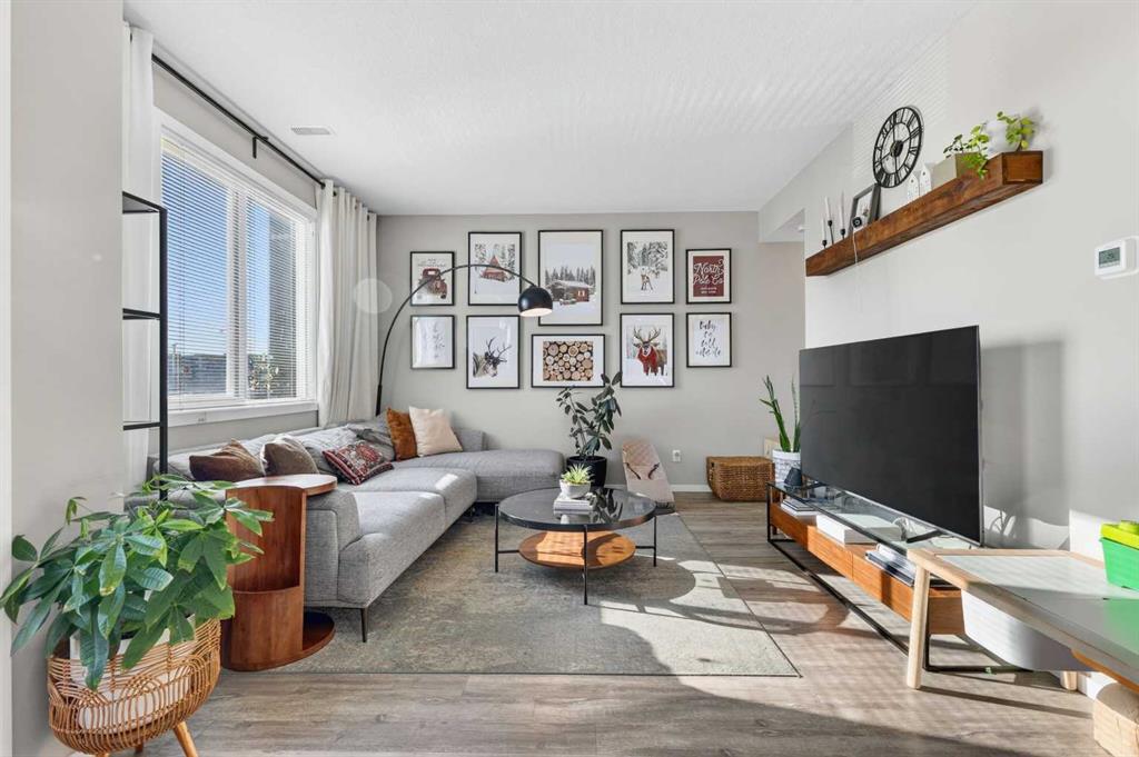 Picture for 203, 445 Redstone Walk NE