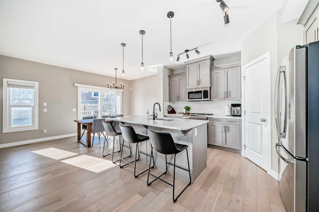 Picture for 215 Kinniburgh Road 