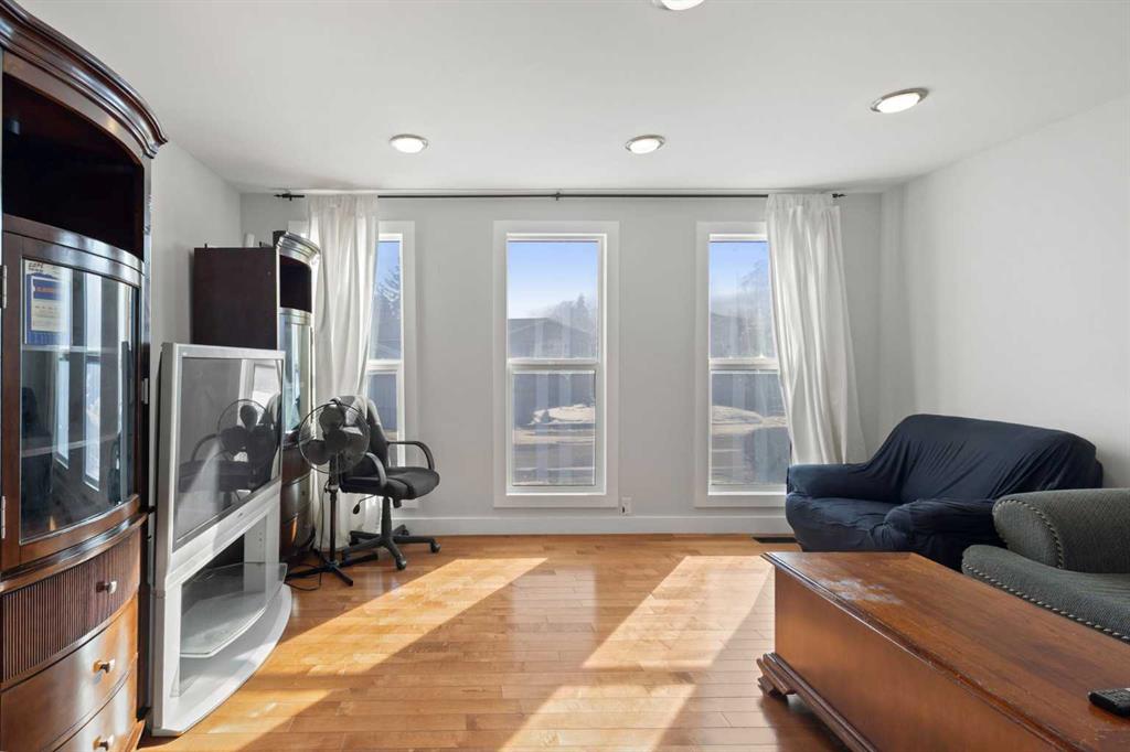 Picture for 208 Woodpark Place SW