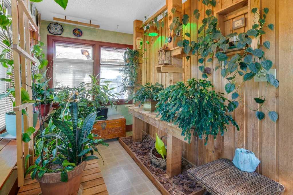 Picture for 326 8 Avenue NE