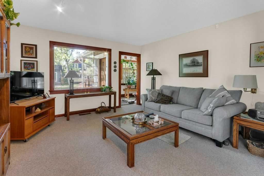 Picture for 326 8 Avenue NE