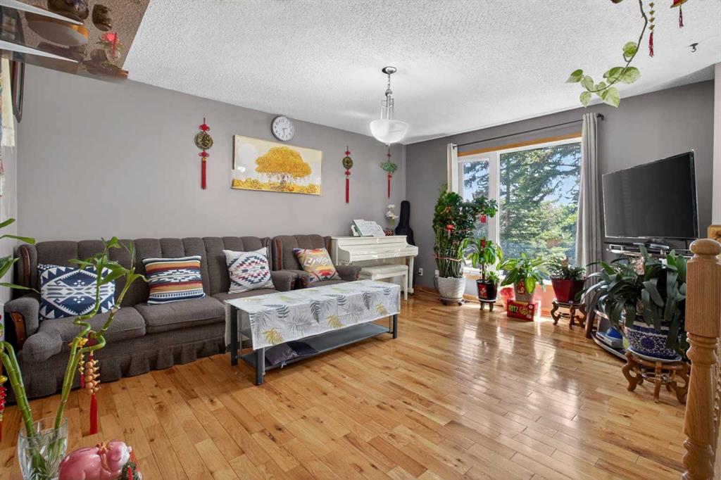 Picture for 124 Falchurch Crescent NE
