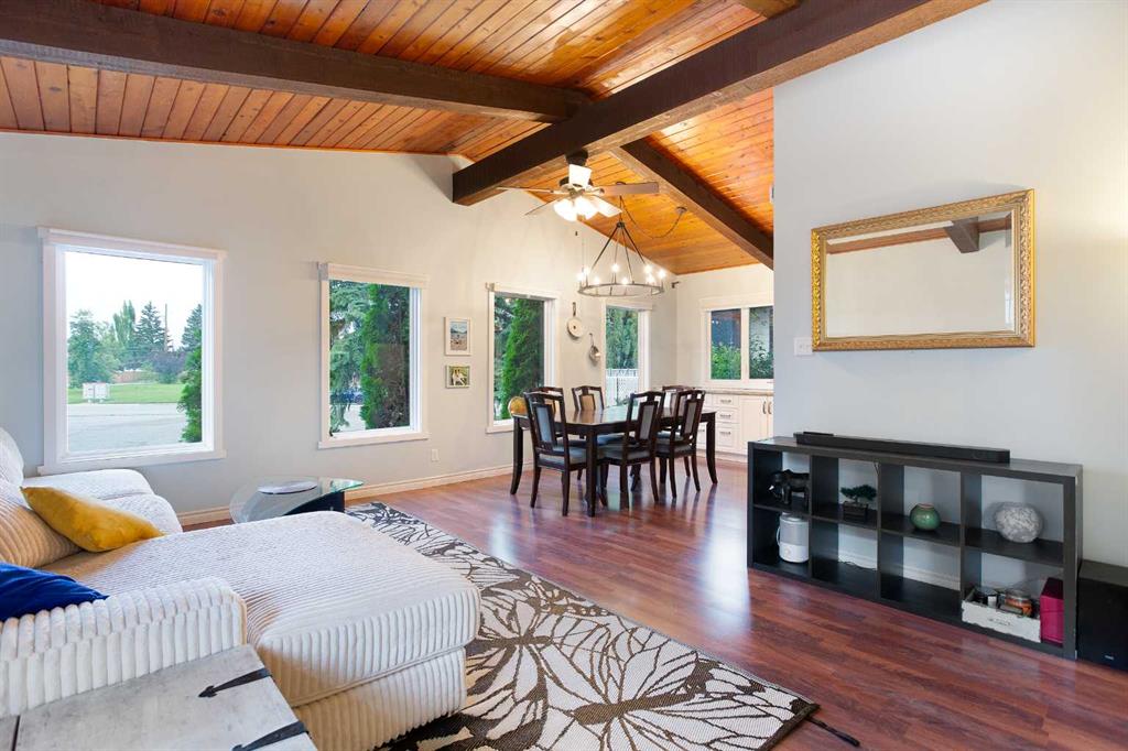 Picture for 15 Southdale Bay SW