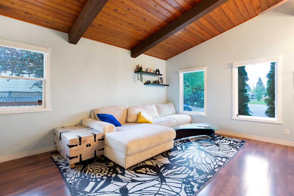 Picture for 15 Southdale Bay SW