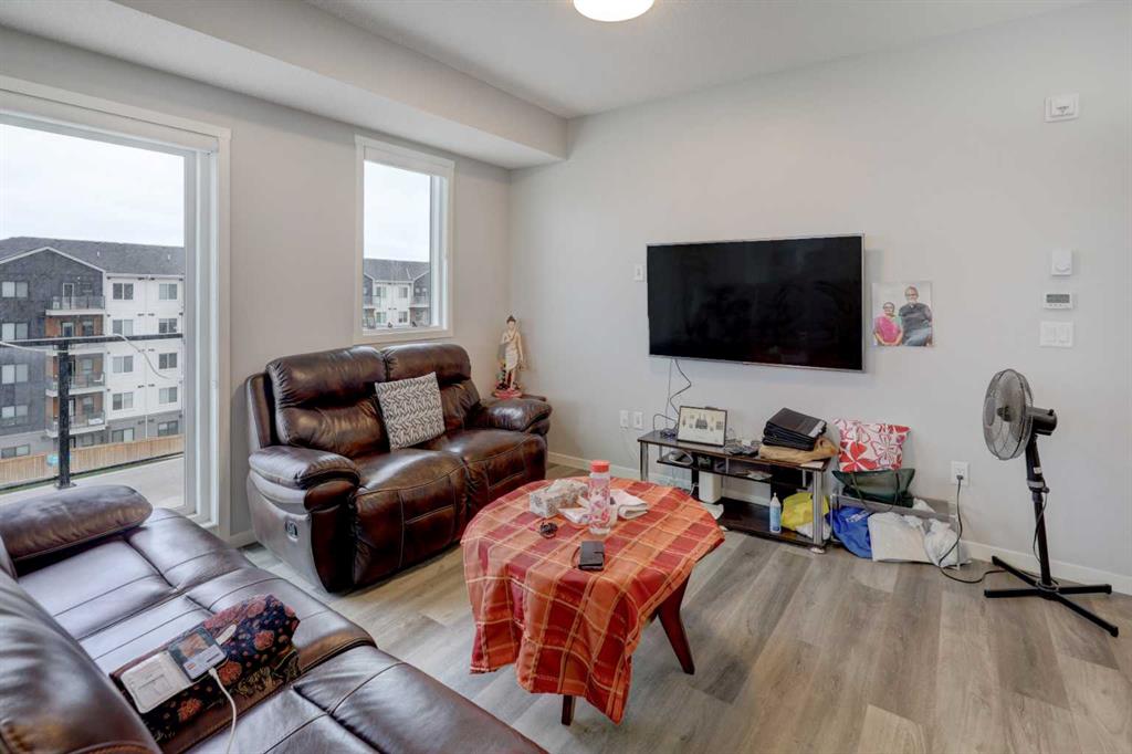 Picture for 3415, 33 Carringham Gate NW