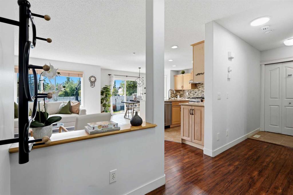 Picture for 156 Covehaven Terrace NE